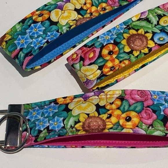 Choose 1 New Handmade Fabric Wristlet KeyChain Ring Fob Mary Engelbreit Floral - Picture 1 of 7
